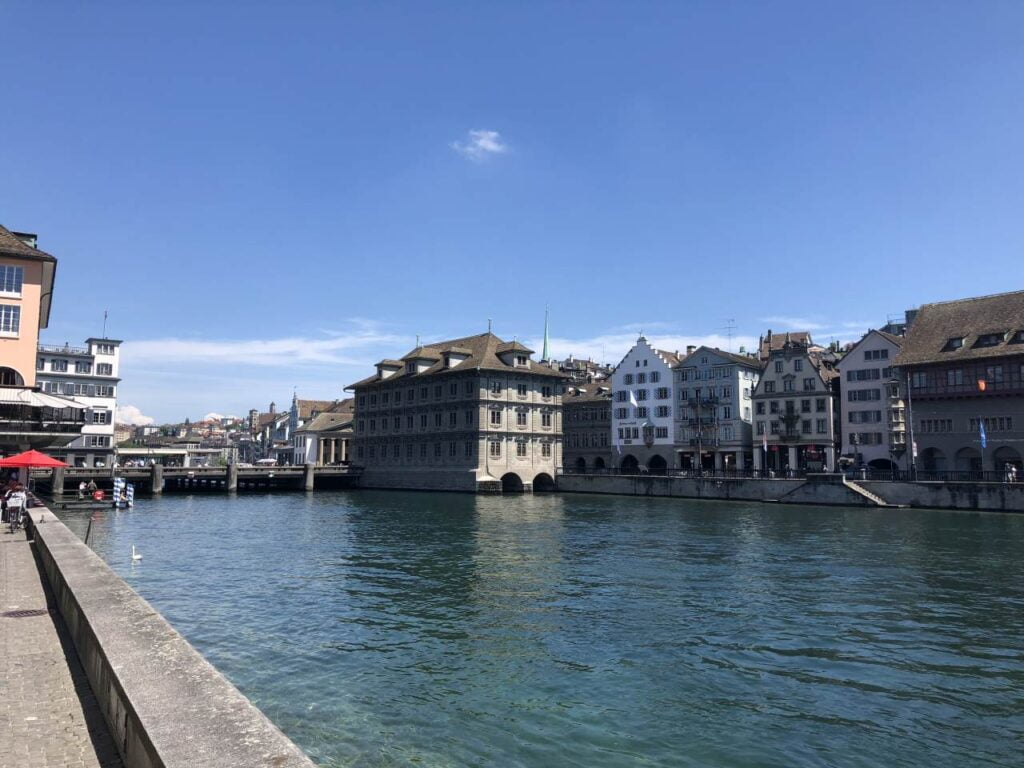 Rathaus Zürich an der Limmat. Referenzen